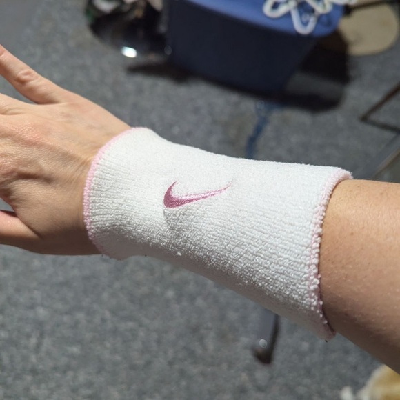 3/$20✨Nike wristbands​​ - Picture 3 of 4